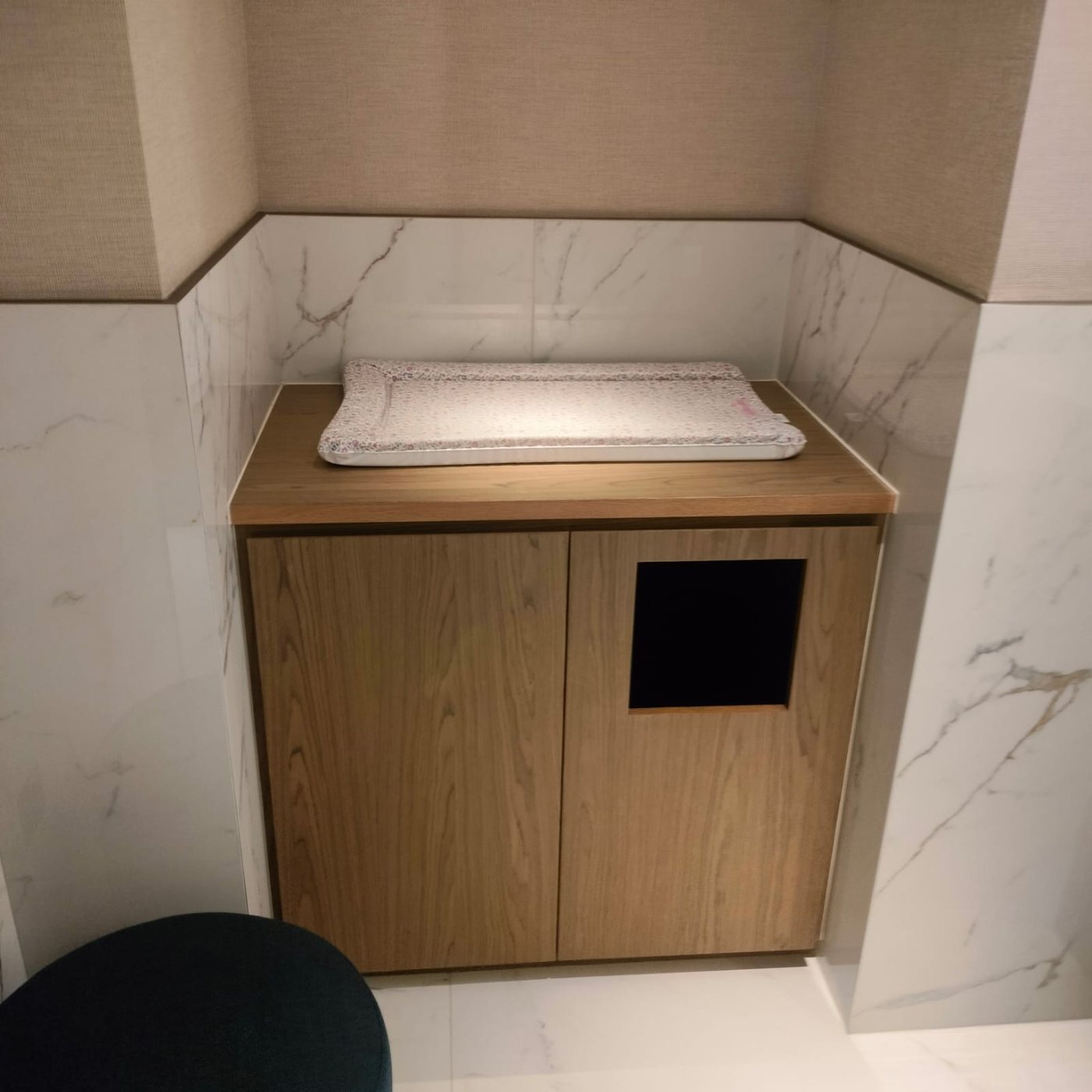 Pool Changing Room & Lobby project photo