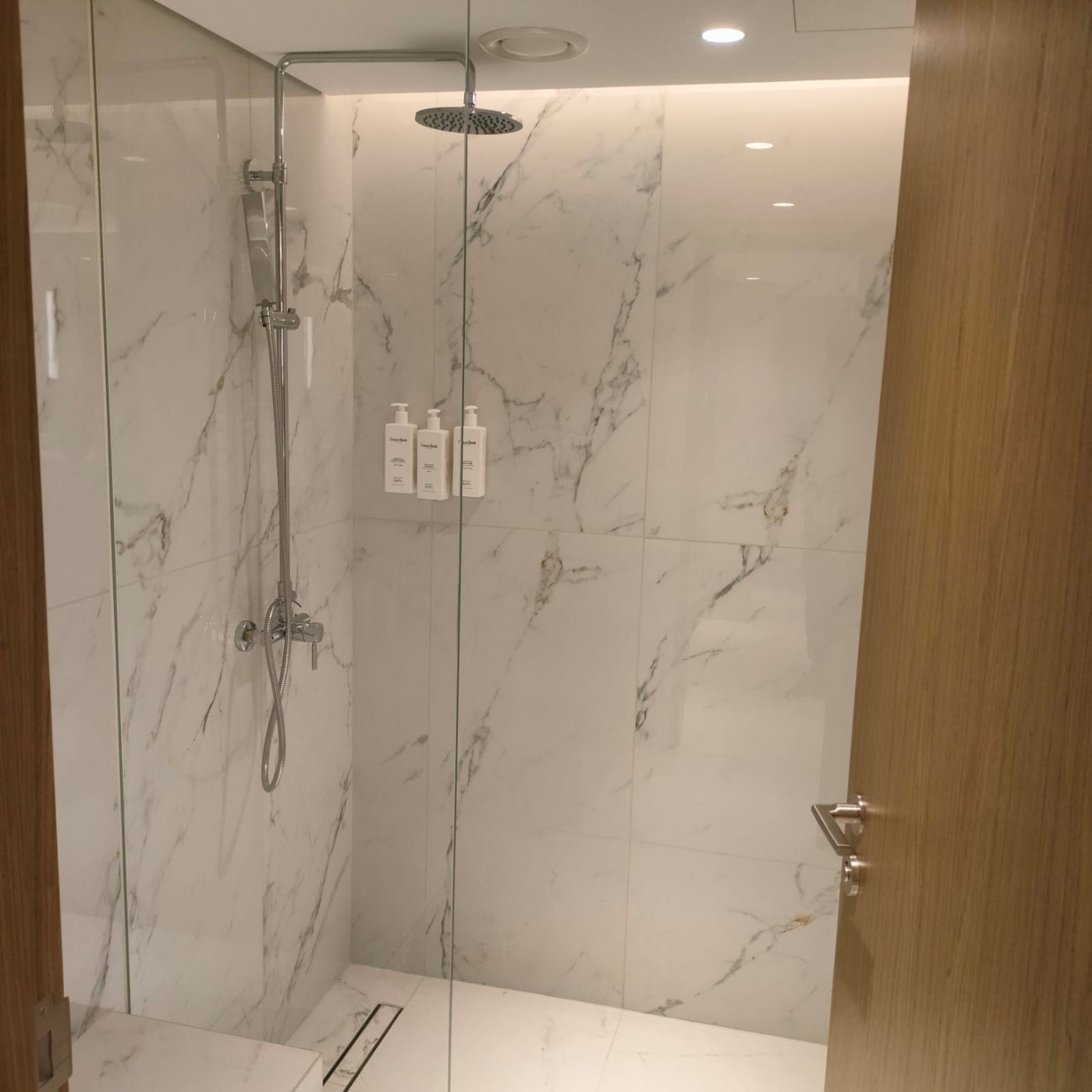 Pool Changing Room & Lobby project photo