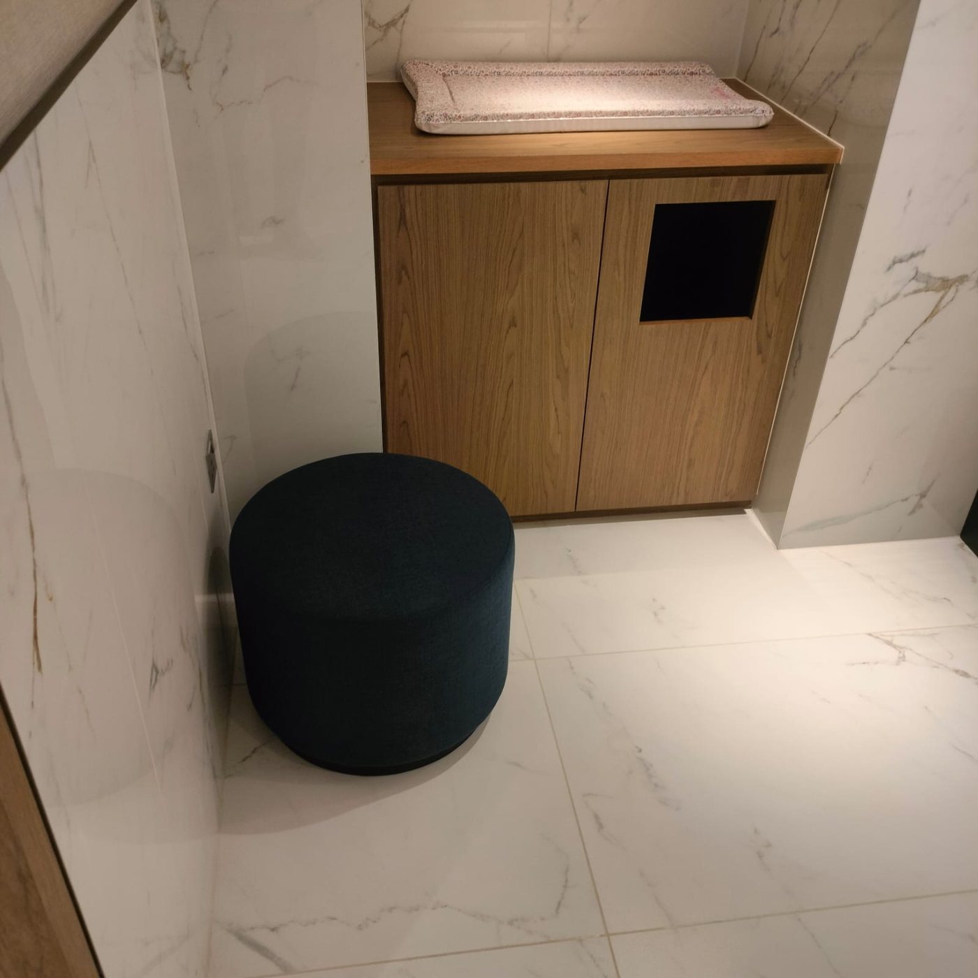 Pool Changing Room & Lobby project photo