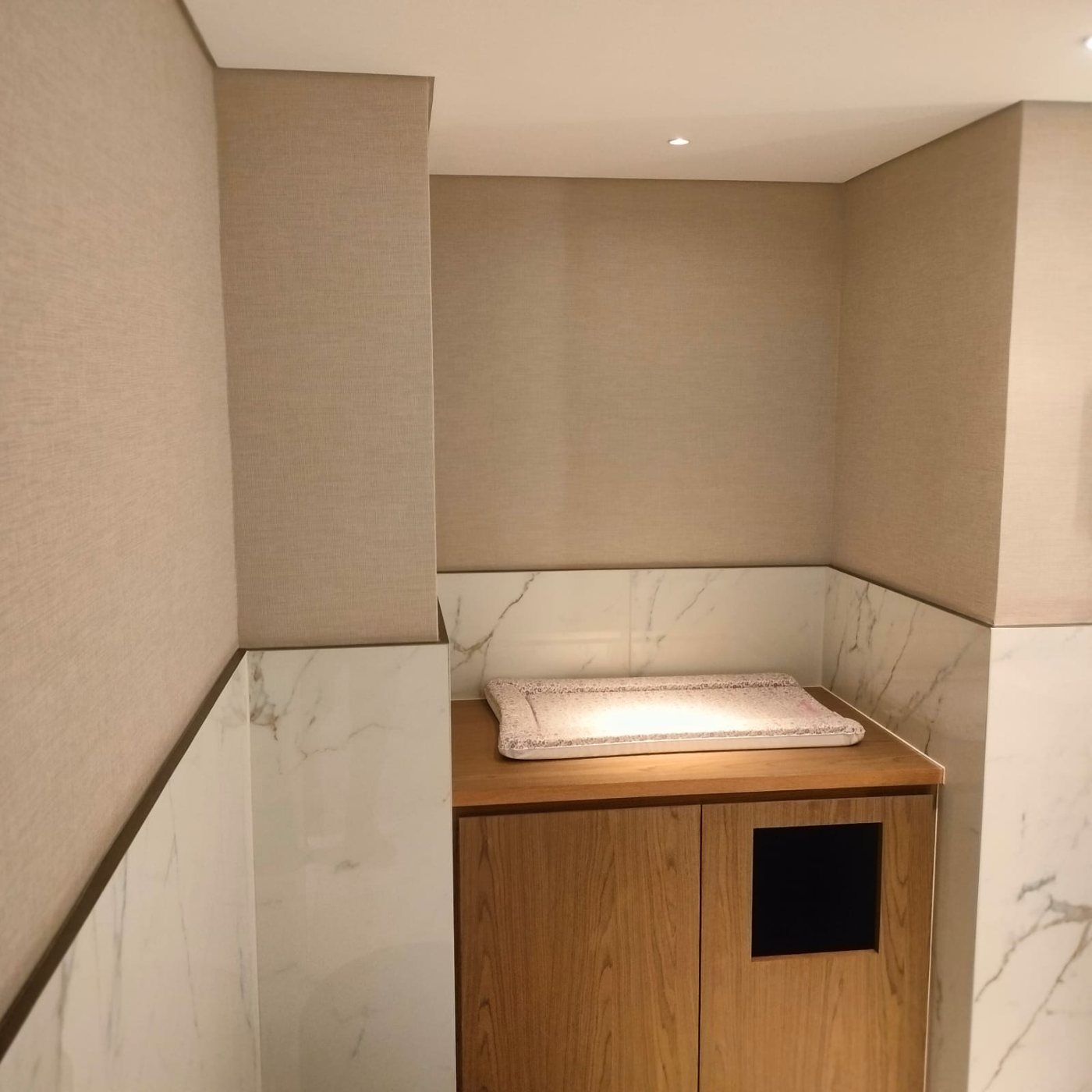 Pool Changing Room & Lobby project photo